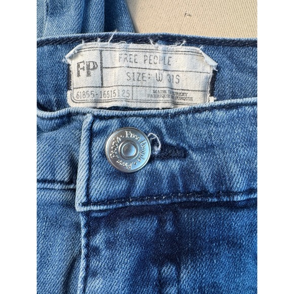 Free People Distressed Skinny Jeans w/ Quilted Patch Knees Size W 31 Short - Picture 4 of 9